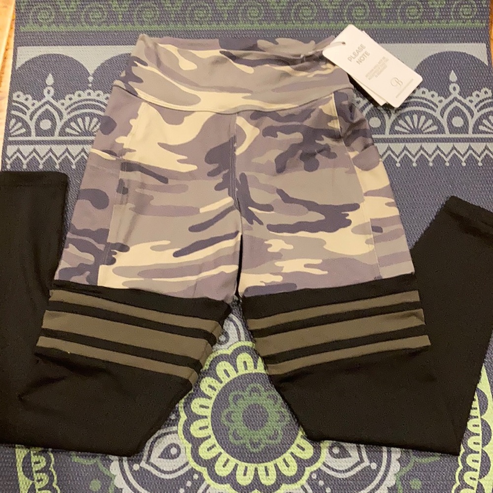 Army Camo Pocket Thigh-highs - Picture 3 of 4